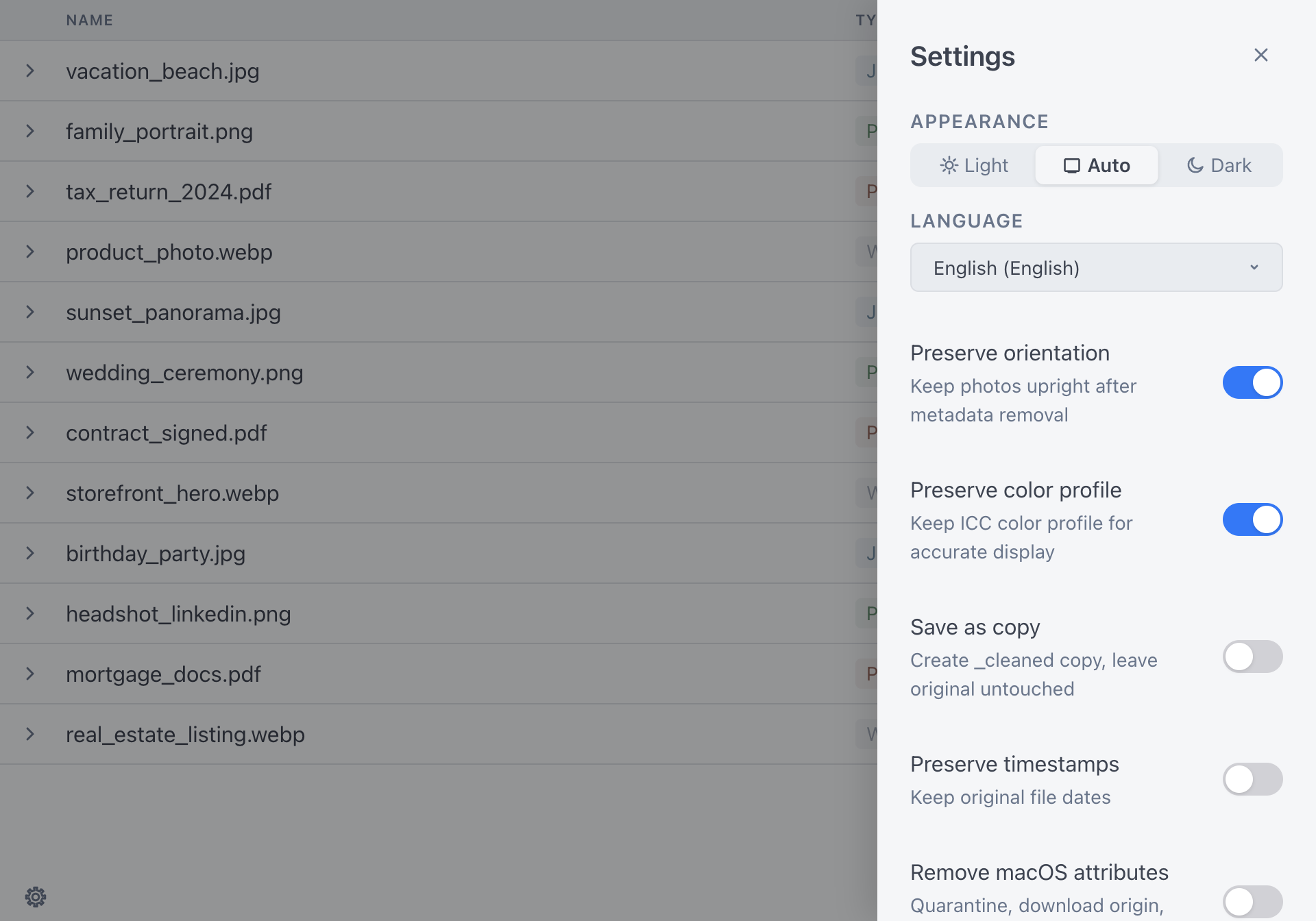 Панель Settings ExifCleaner с темой, языком и переключателями сохранения метаданных