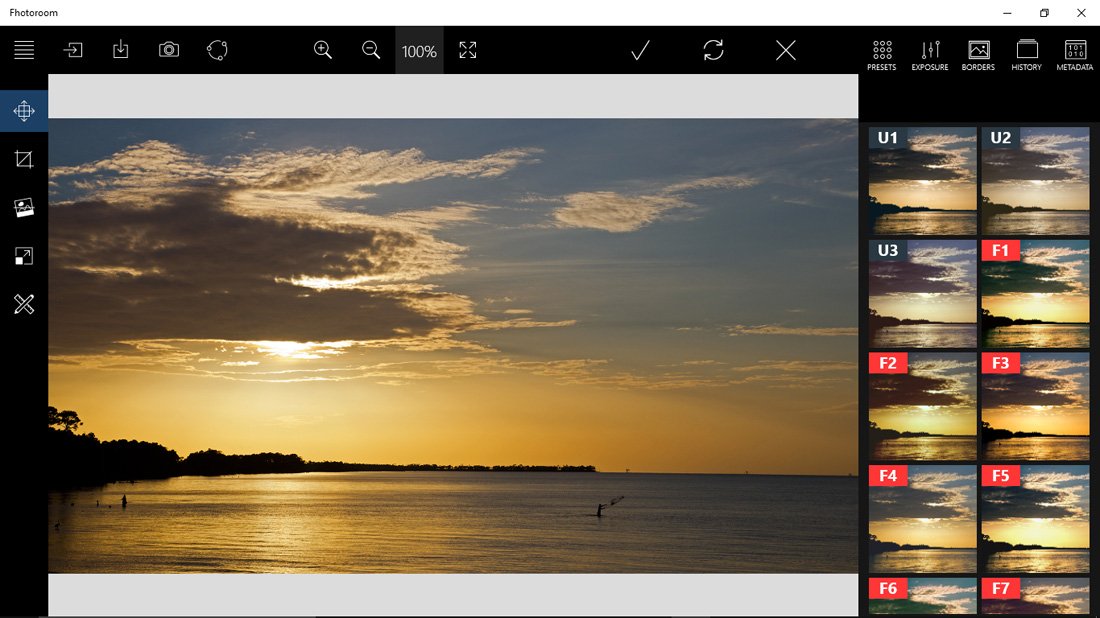Редактор Fhotoroom на Windows 10 PC с панелью пресетов и верхними командами
