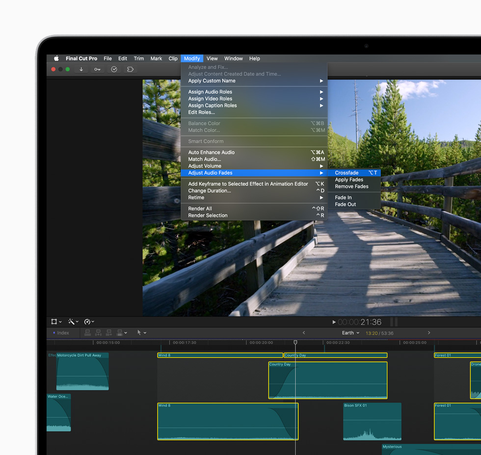 Меню Adjust Audio Fades и аудиоклипы с кроссфейдами на таймлайне Final Cut Pro X