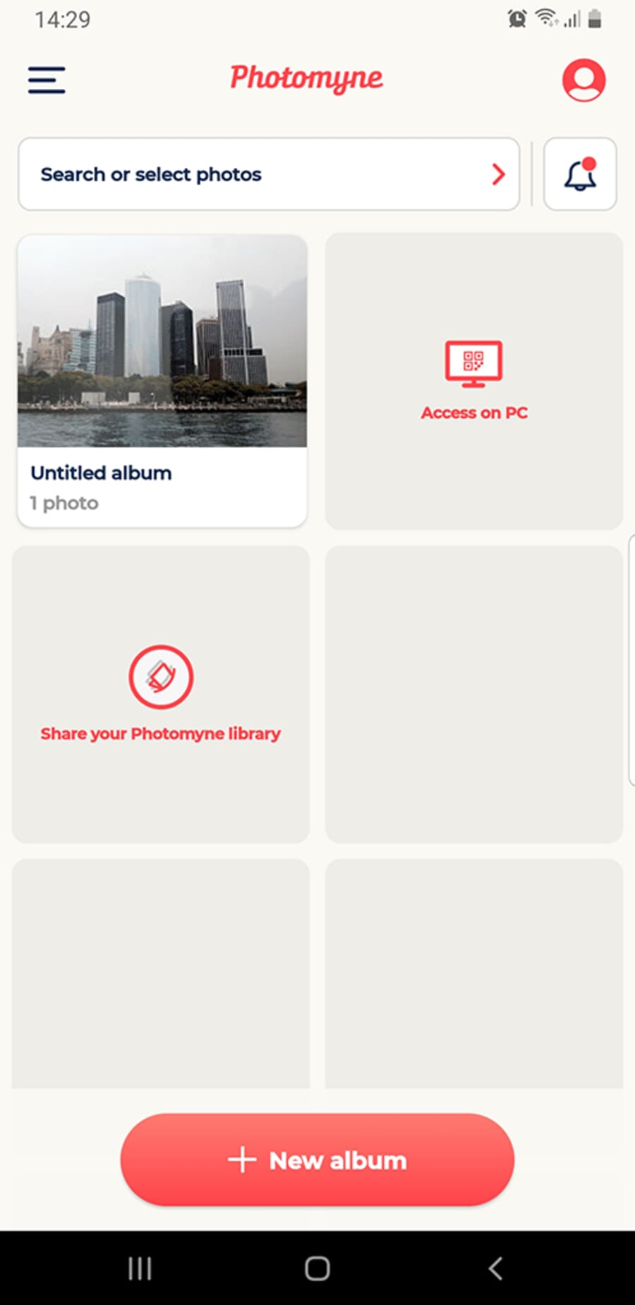 Главный экран Photomyne с альбомом, поиском и плиткой Access on PC