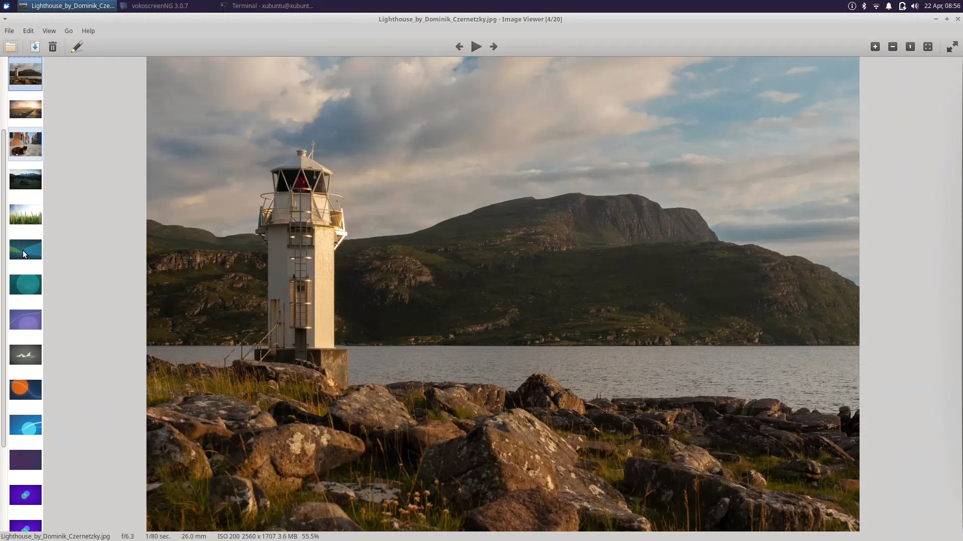 Развёрнутое окно Ristretto в Xubuntu с миниатюрами и фотографией пейзажа