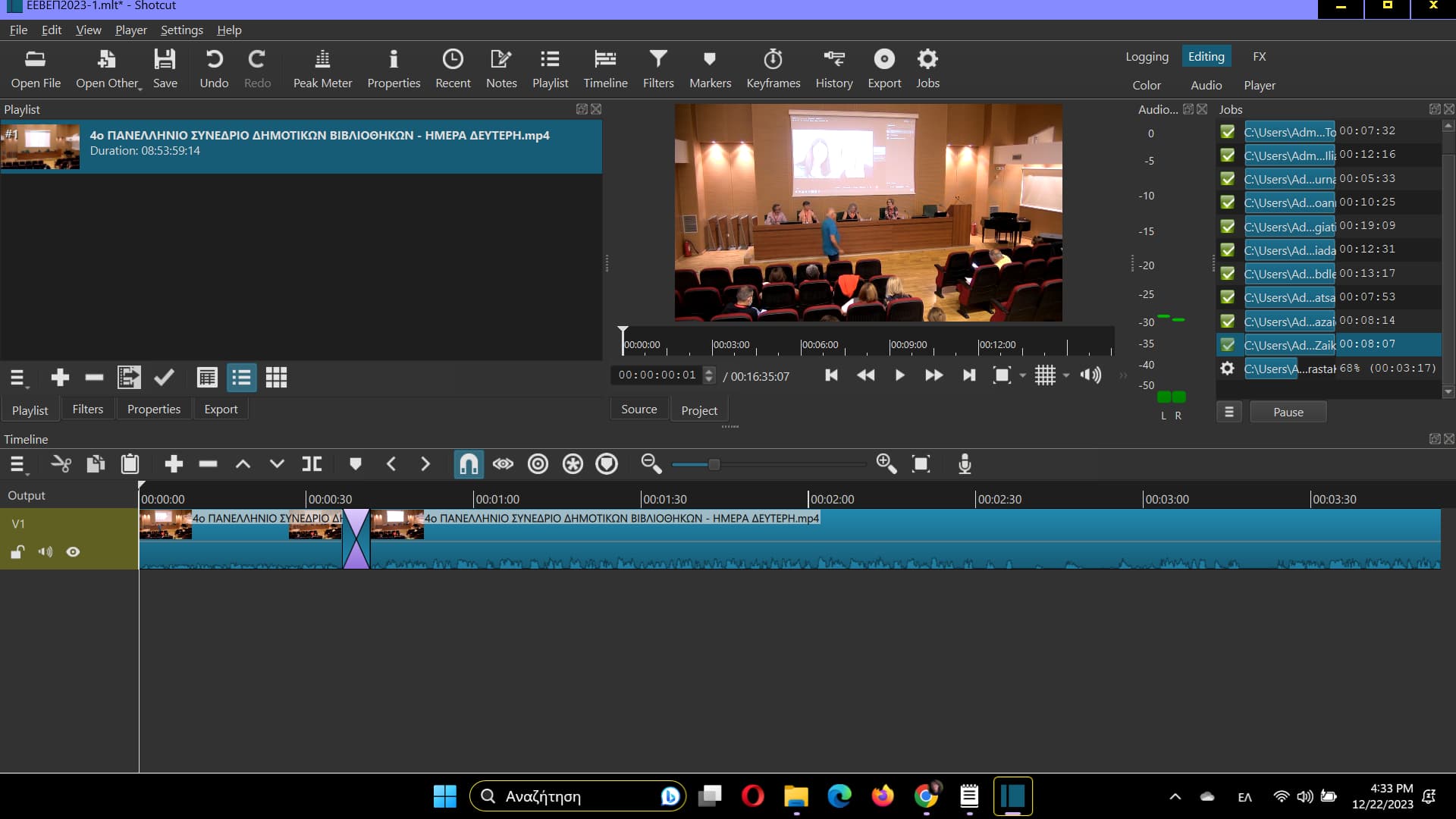 Интерфейс Shotcut с плейлистом, задачами и временной шкалой проекта