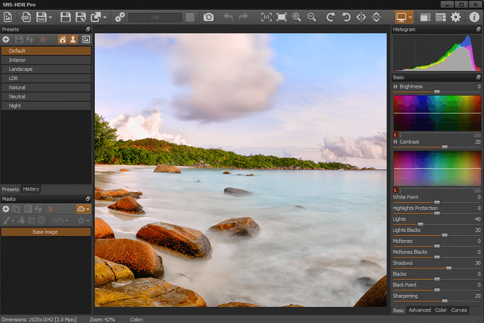 Главное окно SNS-HDR Pro с пейзажем, пресетами, масками, гистограммой и Basic