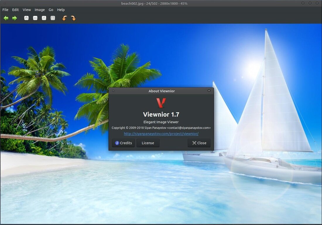 Диалог About Viewnior 1.7 поверх главного окна с открытой фотографией